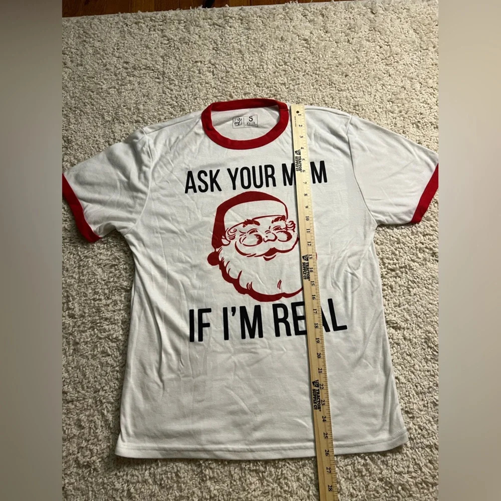 Bundle of 2 Size Small Funny Christmas Graphic Tee’s - Picture 4 of 10